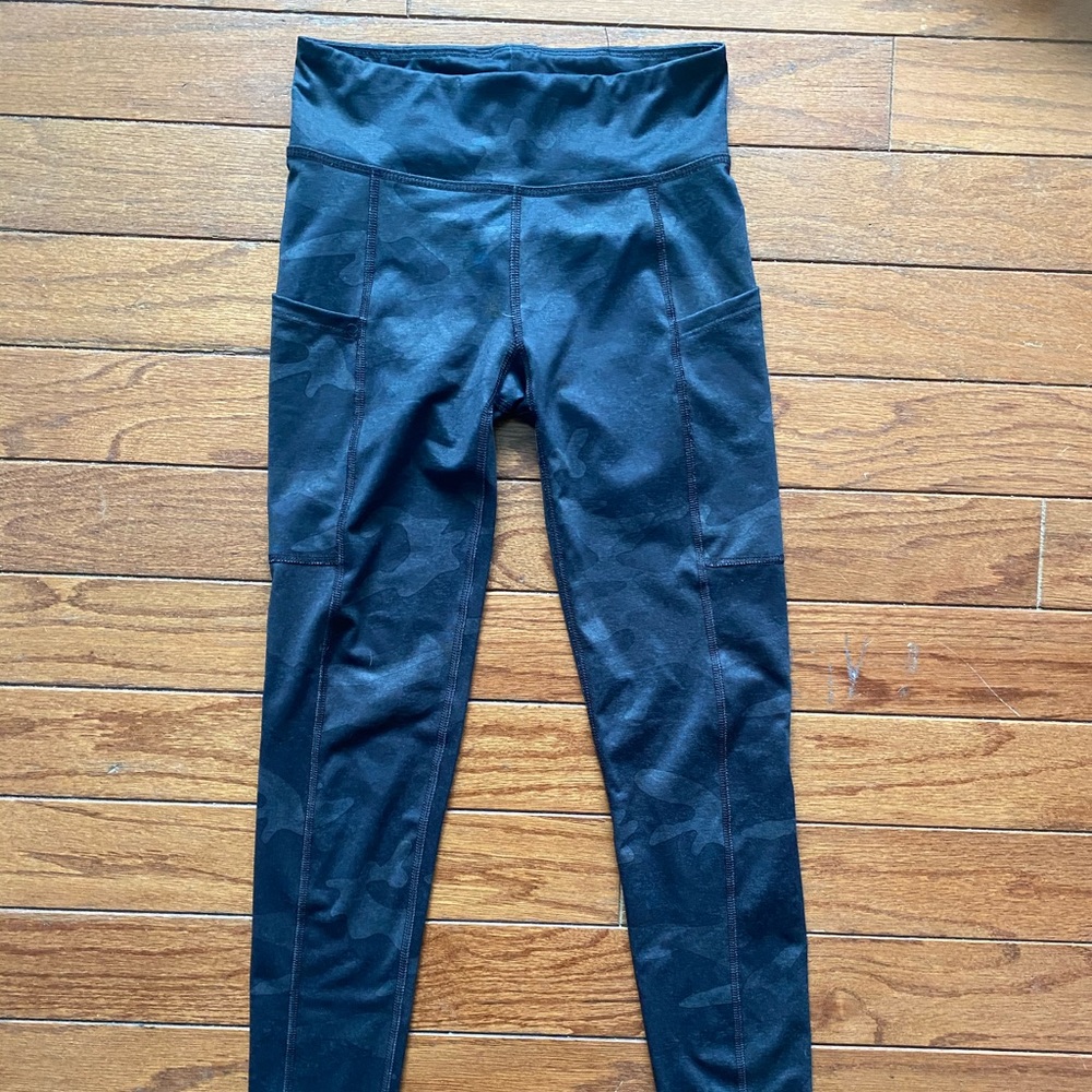 black camo patterned Aeropostale leggings